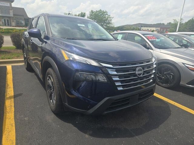 2025 Nissan Rogue SV — photo 1 of 13