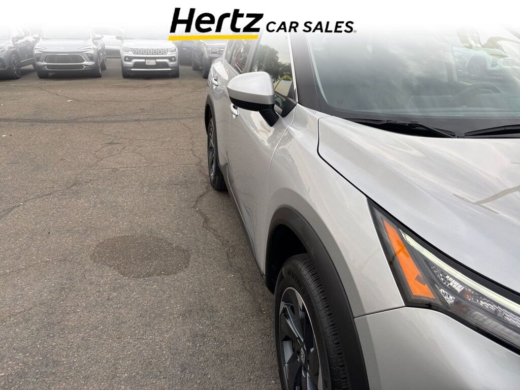 2025 Nissan Rogue SV — photo 1 of 11