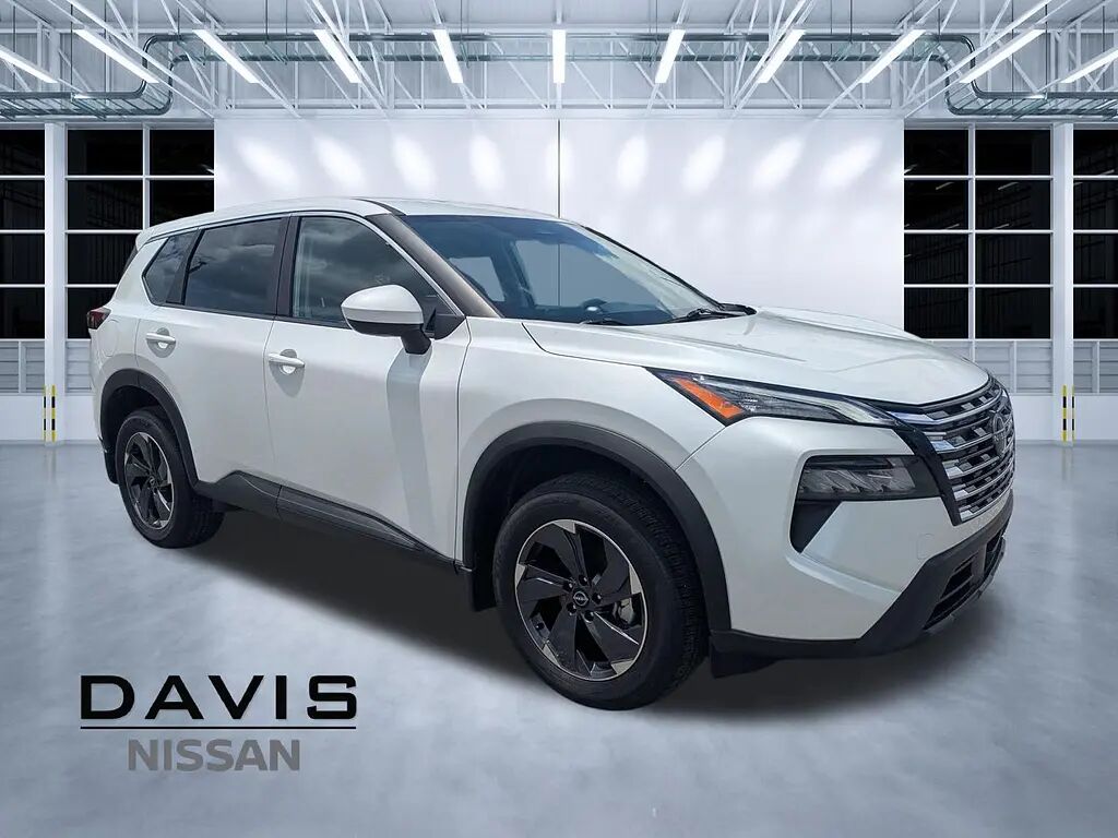 2025 Nissan Rogue SV — photo 1 of 13
