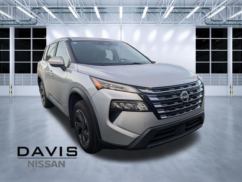 2024 Nissan Rogue SV — photo 1 of 6