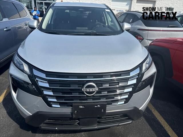 2025 Nissan Rogue SV — photo 1 of 8