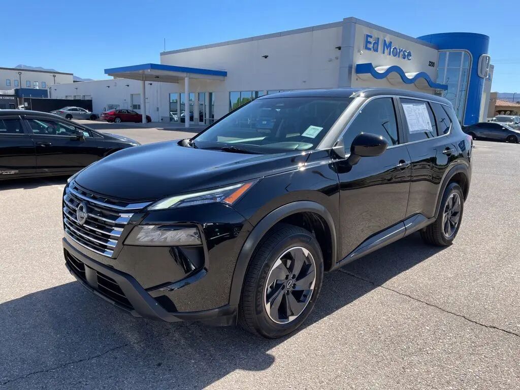 2025 Nissan Rogue SV — photo 1 of 13