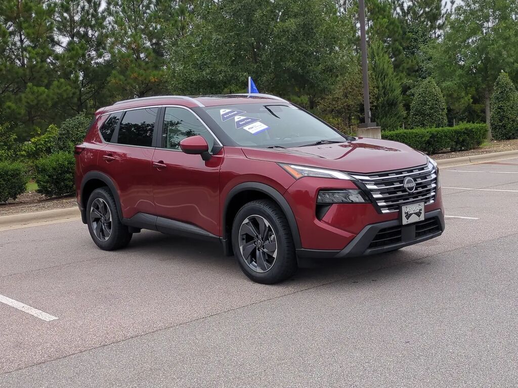2025 Nissan Rogue SV — photo 1 of 13