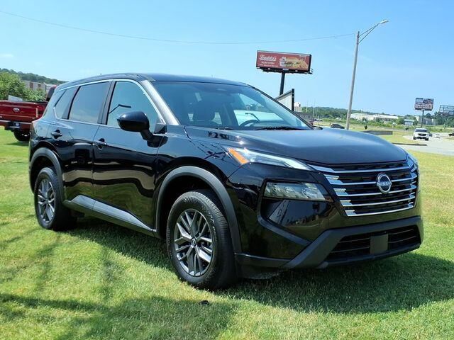 2026 Nissan Rogue SV — photo 1 of 13