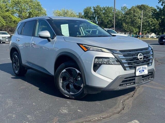 2025 Nissan Rogue SV — photo 1 of 26