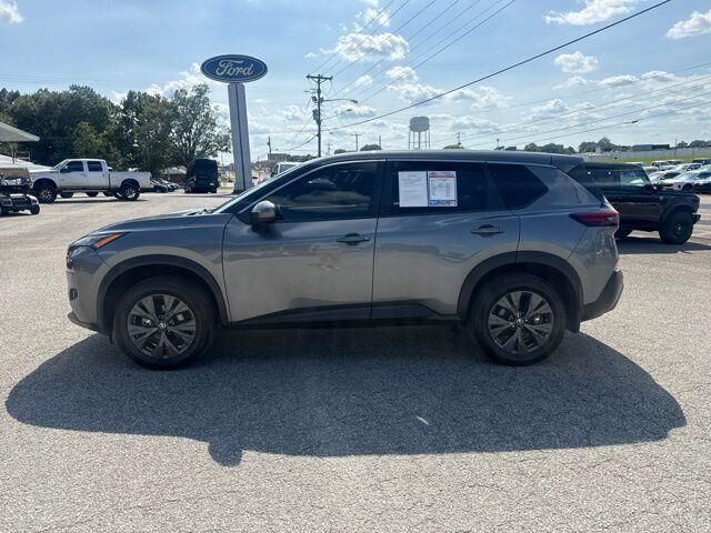 2023 Nissan Rogue SV — photo 1 of 13