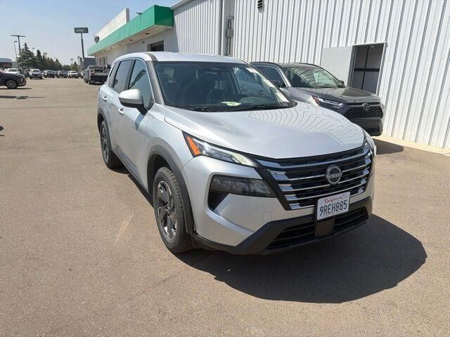 2025 Nissan Rogue SV — photo 1 of 21