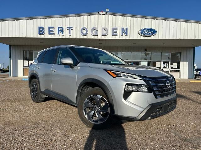 2024 Nissan Rogue SV — photo 1 of 26