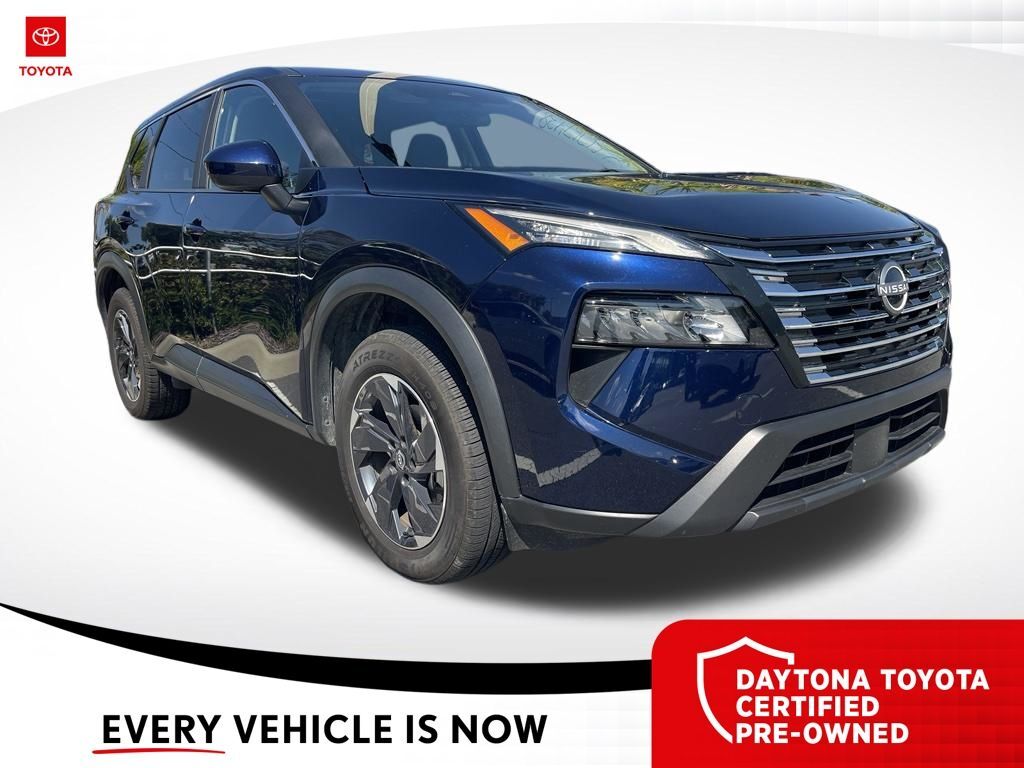 2025 Nissan Rogue SV — photo 1 of 13