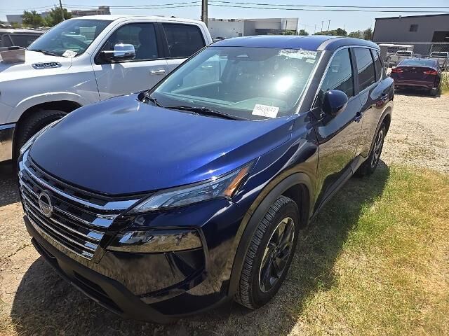 2025 Nissan Rogue SV — photo 1 of 4