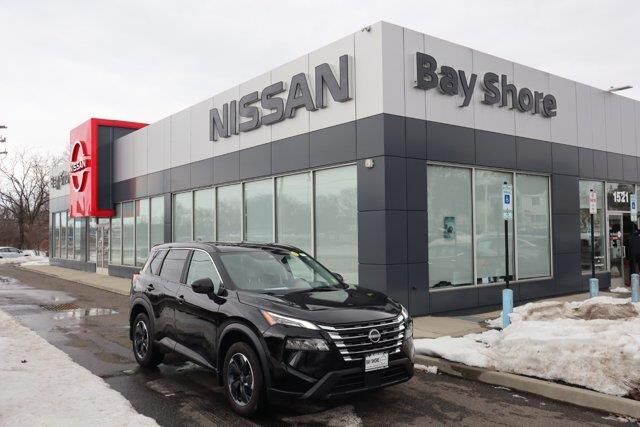 2025 Nissan Rogue SV — photo 1 of 26
