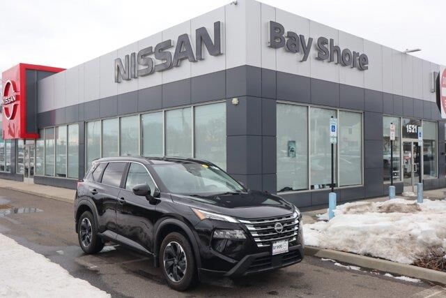 2025 Nissan Rogue SV — photo 1 of 36