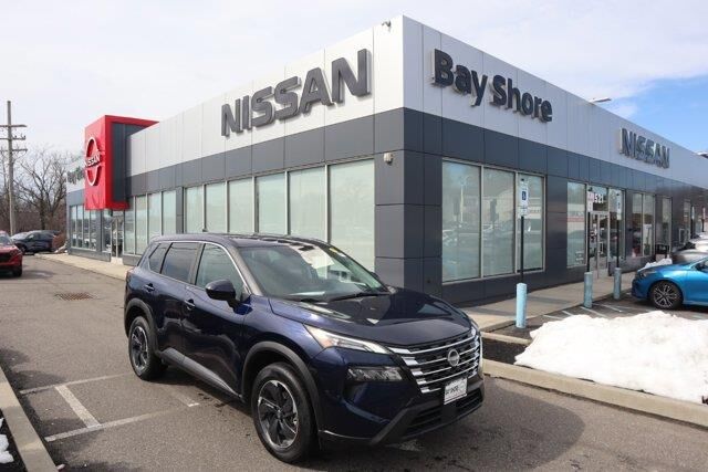 2025 Nissan Rogue SV — photo 1 of 33