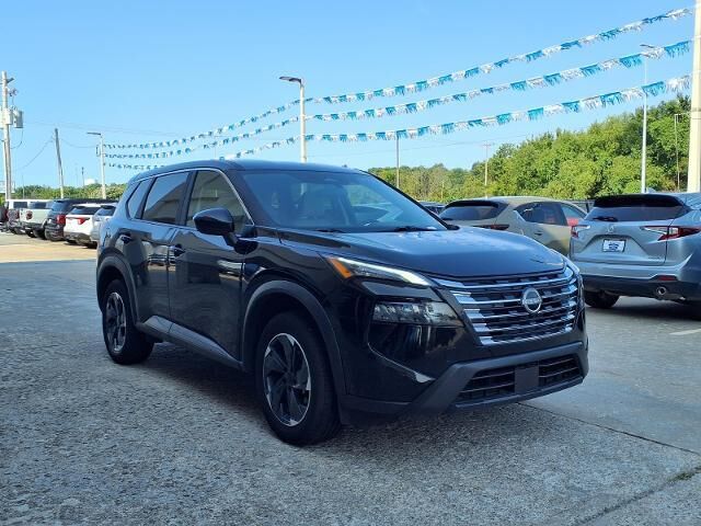 2025 Nissan Rogue SV — photo 1 of 5