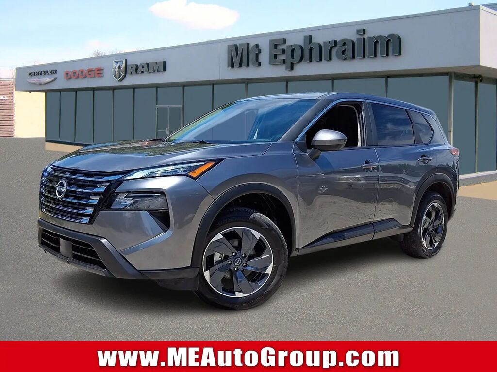 2025 Nissan Rogue SV — photo 1 of 13