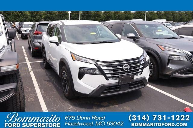 2025 Nissan Rogue SV — photo 1 of 13
