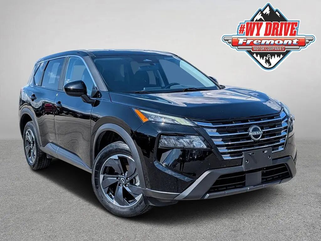 2025 Nissan Rogue SV — photo 1 of 13