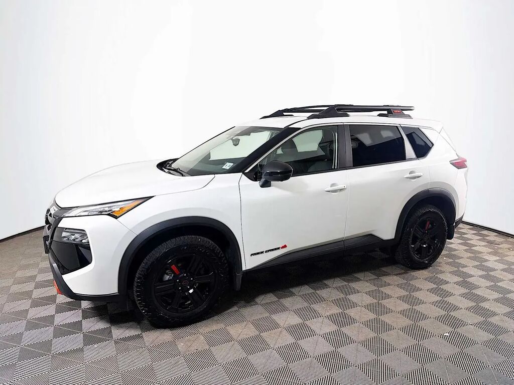 2025 Nissan Rogue SV — photo 1 of 15