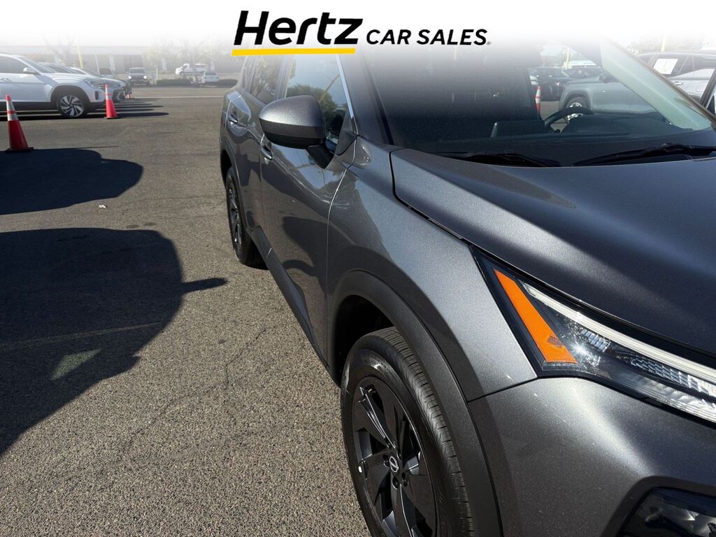 2026 Nissan Rogue SV — photo 1 of 13