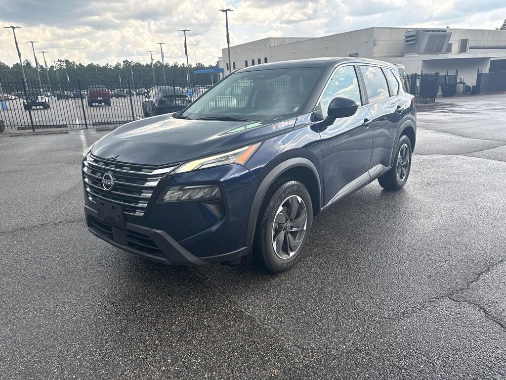 2024 Nissan Rogue SV — photo 1 of 13