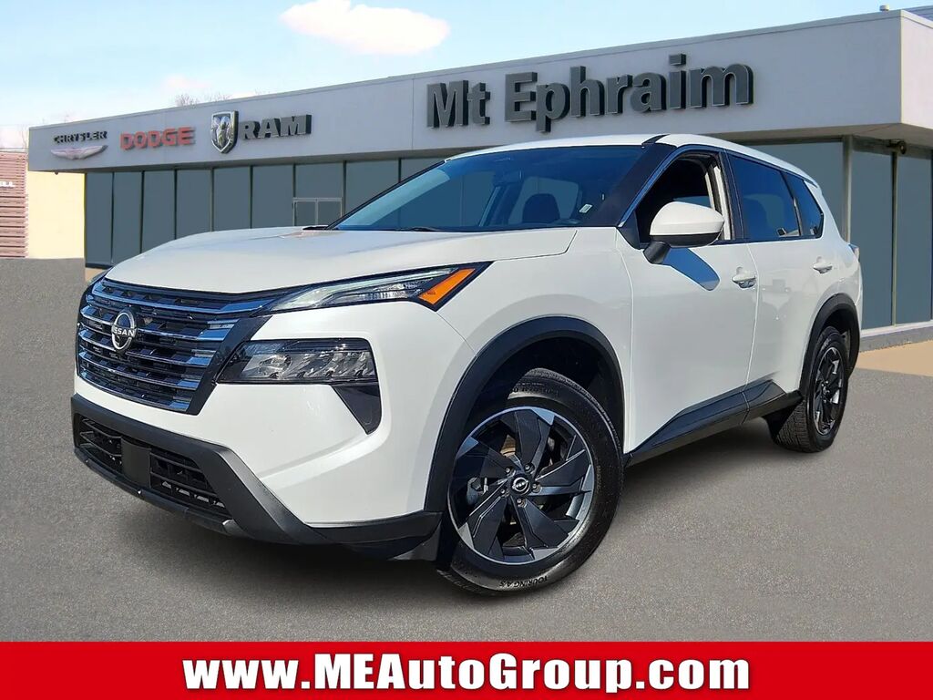 2024 Nissan Rogue SV — photo 1 of 13