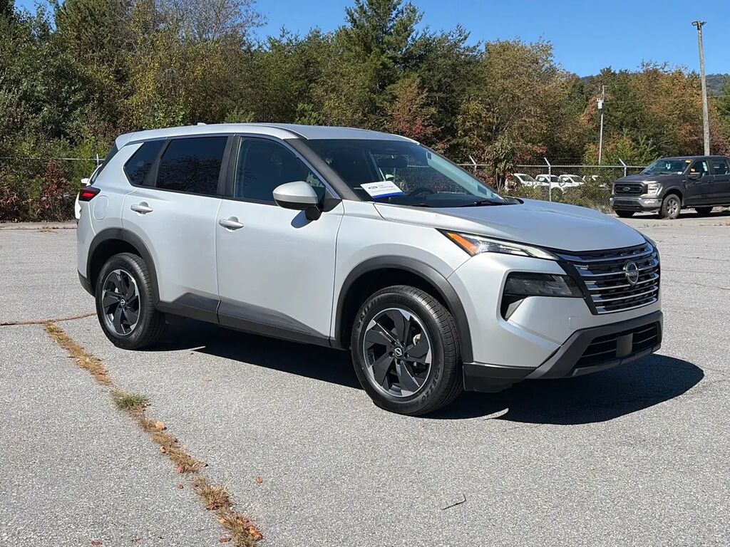 2025 Nissan Rogue SV — photo 1 of 13