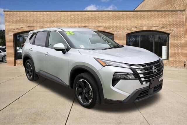 2025 Nissan Rogue SV — photo 1 of 13