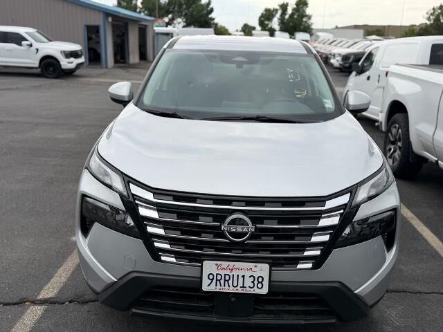 2025 Nissan Rogue SV — photo 1 of 26
