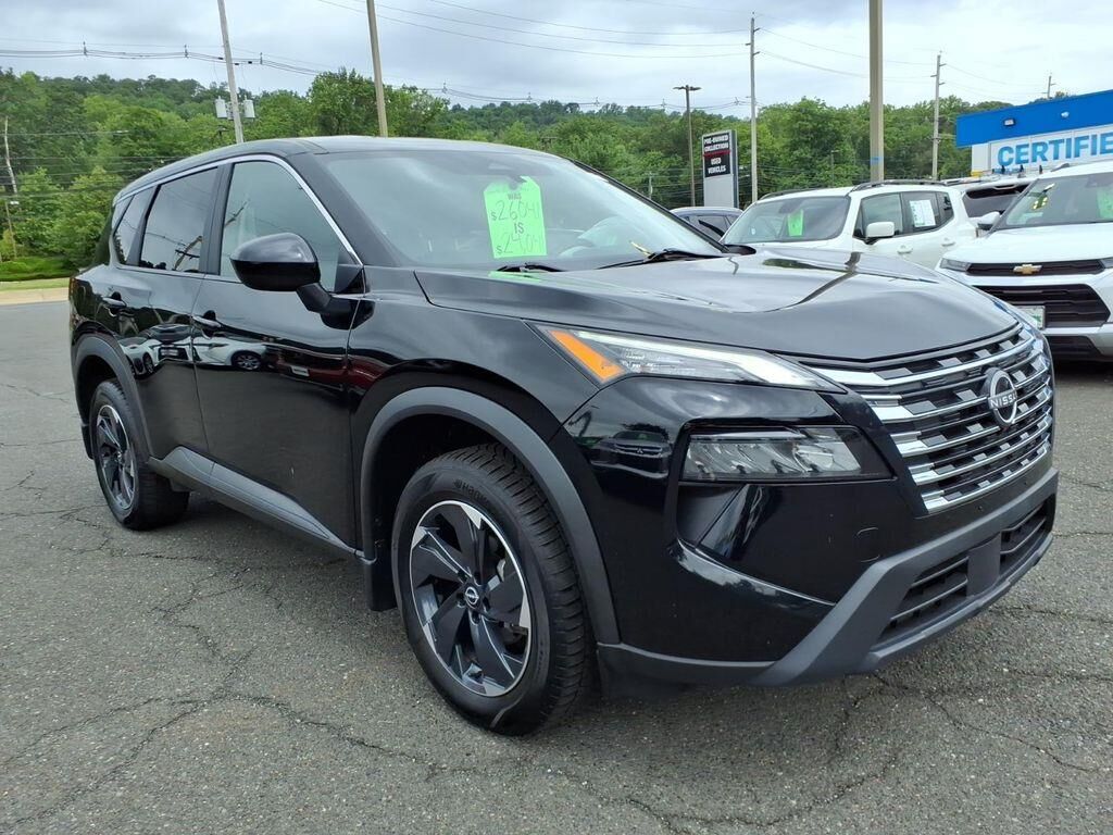 2024 Nissan Rogue SV — photo 1 of 13
