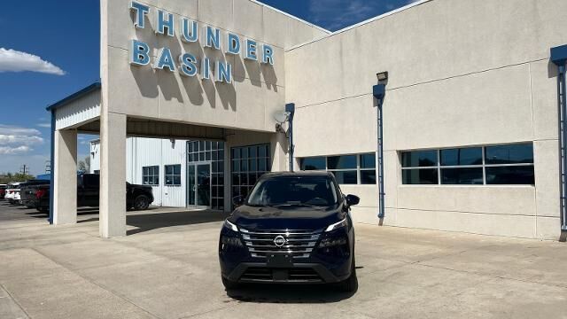 2025 Nissan Rogue SV — photo 1 of 9