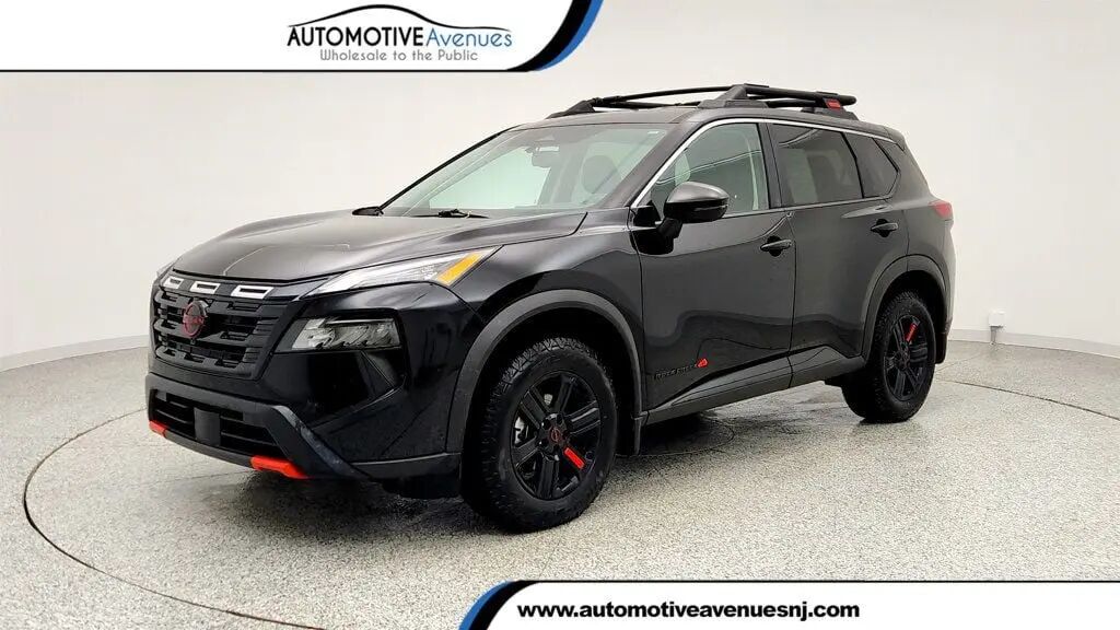 2025 Nissan Rogue SV — photo 1 of 13