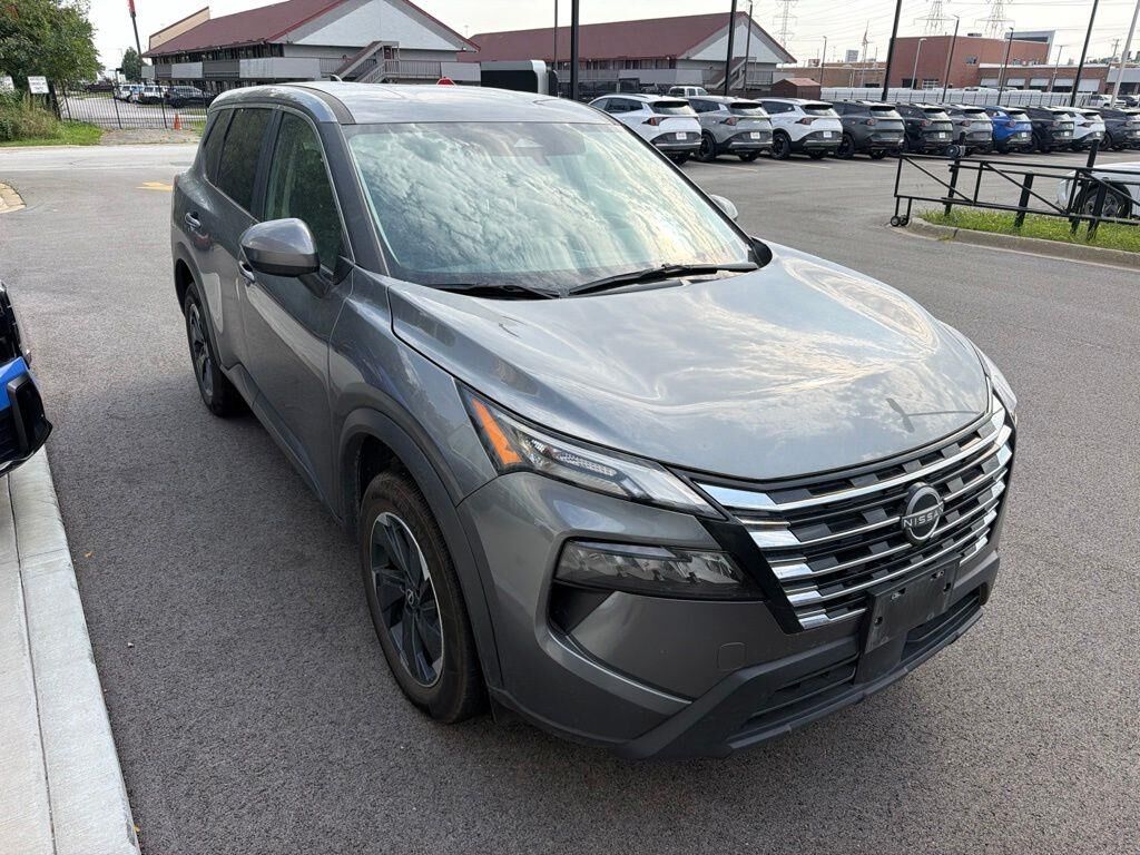 2025 Nissan Rogue SV — photo 1 of 16