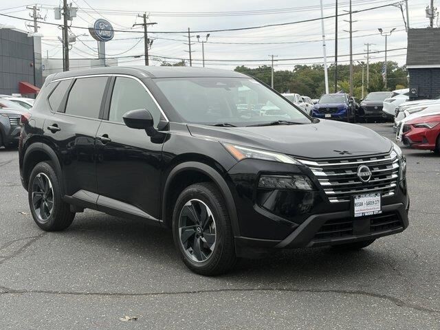 2025 Nissan Rogue SV — photo 1 of 13