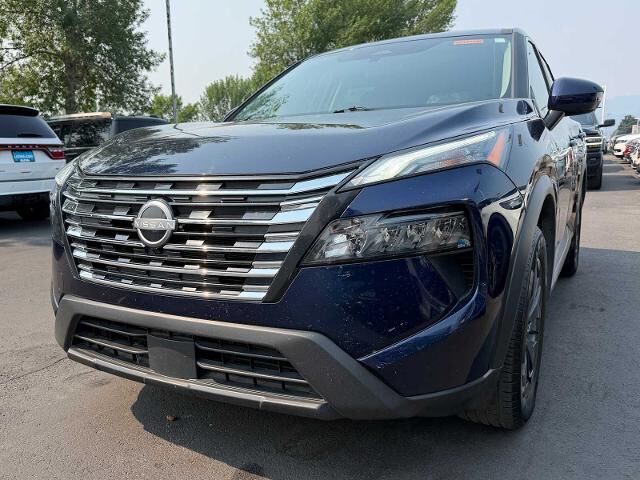 2025 Nissan Rogue SV — photo 1 of 26