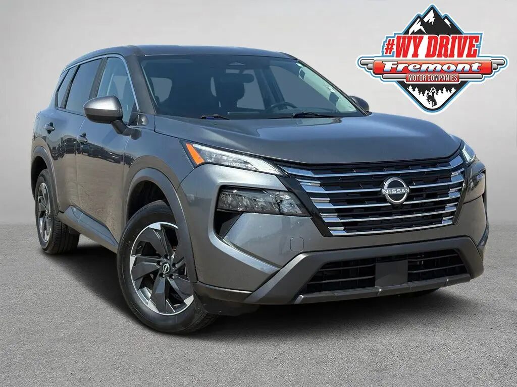 2025 Nissan Rogue SV — photo 1 of 13