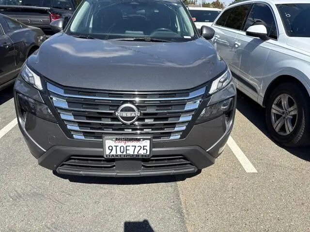 2025 Nissan Rogue SV — photo 1 of 4