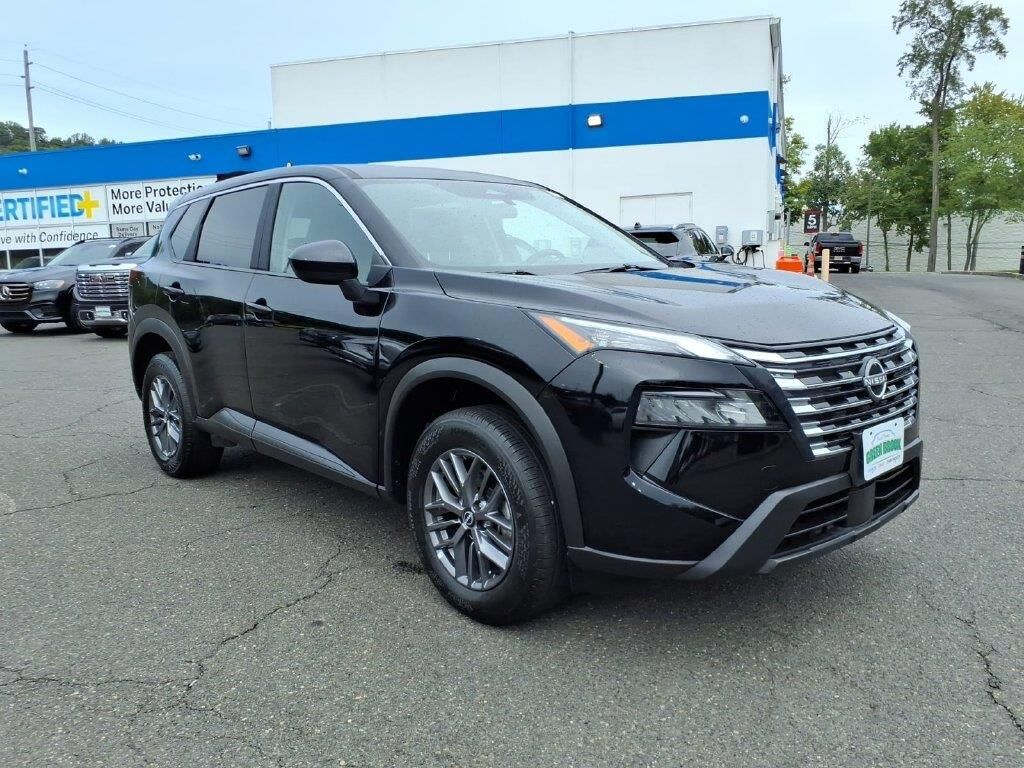 2026 Nissan Rogue SV — photo 1 of 13