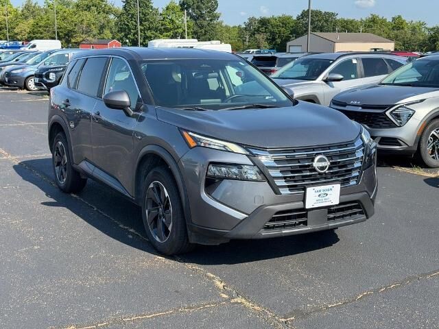 2024 Nissan Rogue SV — photo 1 of 13