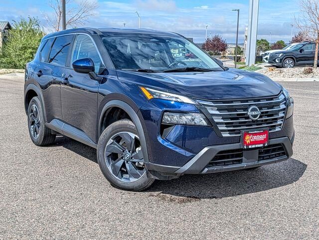 2025 Nissan Rogue SV — photo 1 of 39