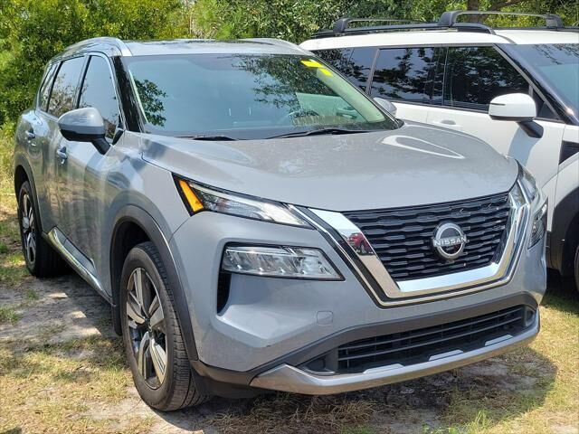 2023 Nissan Rogue SL — photo 1 of 12