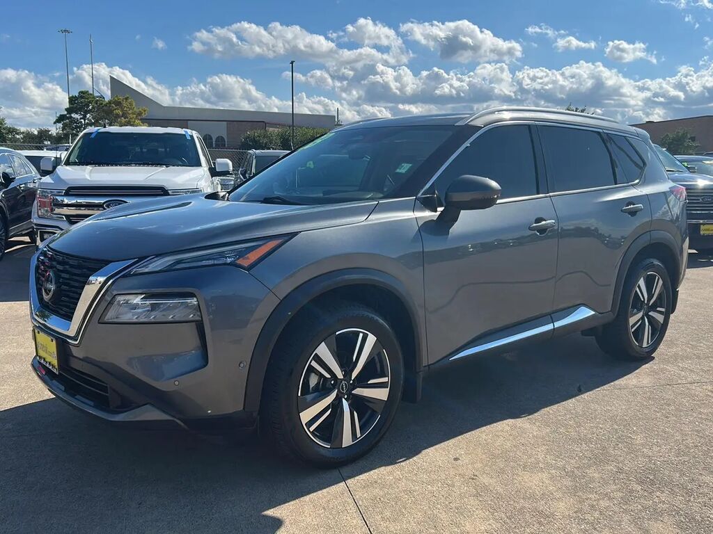 2023 Nissan Rogue SL — photo 1 of 13