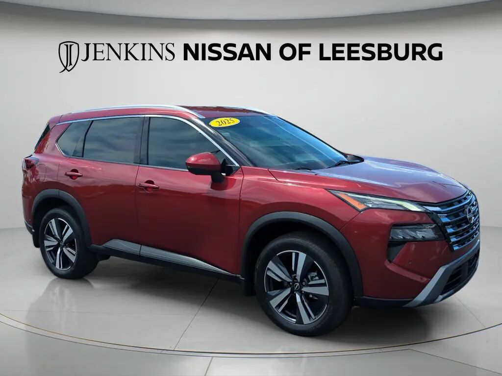 2025 Nissan Rogue SL — photo 1 of 20