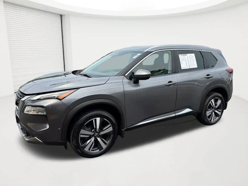 2023 Nissan Rogue SL — photo 1 of 13