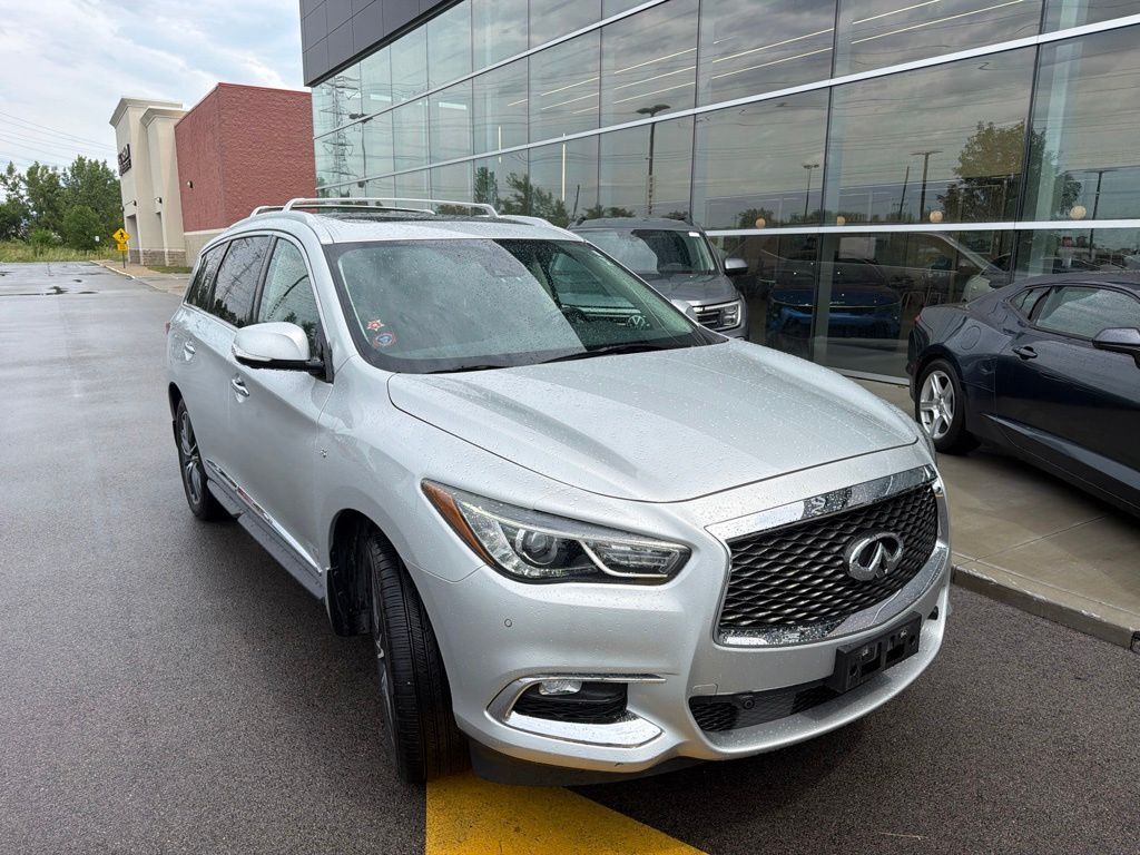 2019 INFINITI QX60 LUXE — photo 1 of 9