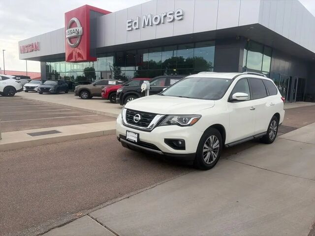 2020 Nissan Pathfinder SV