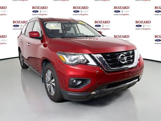 2020 Nissan Pathfinder SV — photo 1 of 2