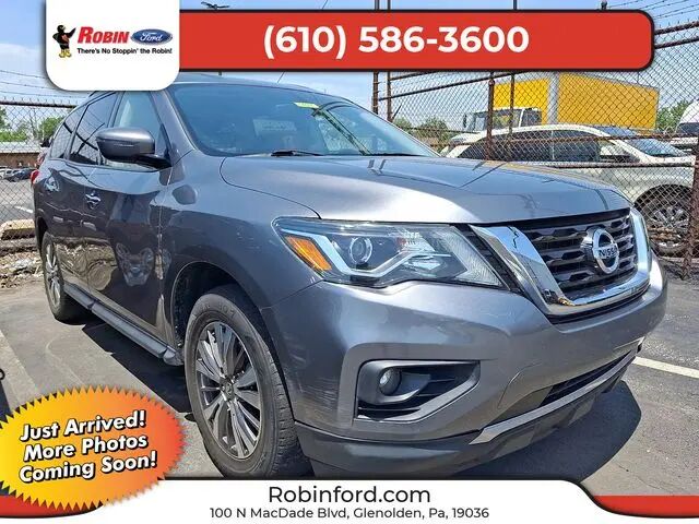 2020 Nissan Pathfinder SV — photo 1 of 10