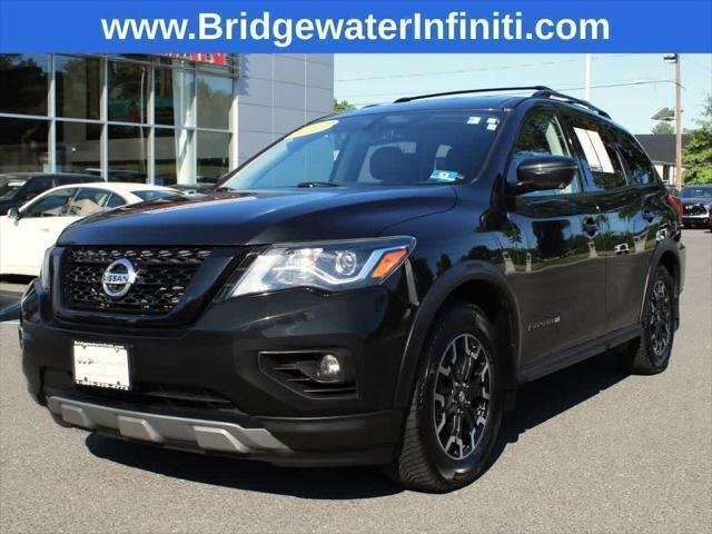 2020 Nissan Pathfinder SL — photo 1 of 22