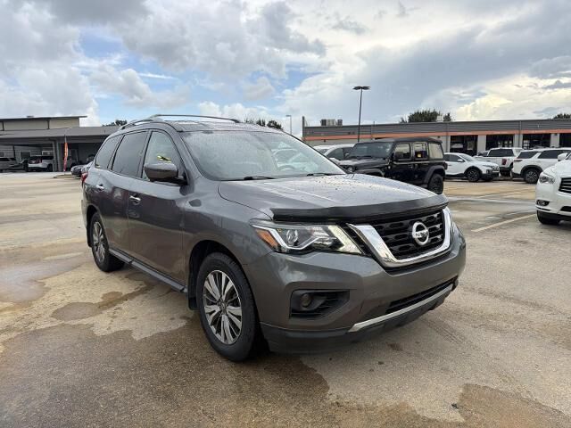 2020 Nissan Pathfinder SL — photo 1 of 26