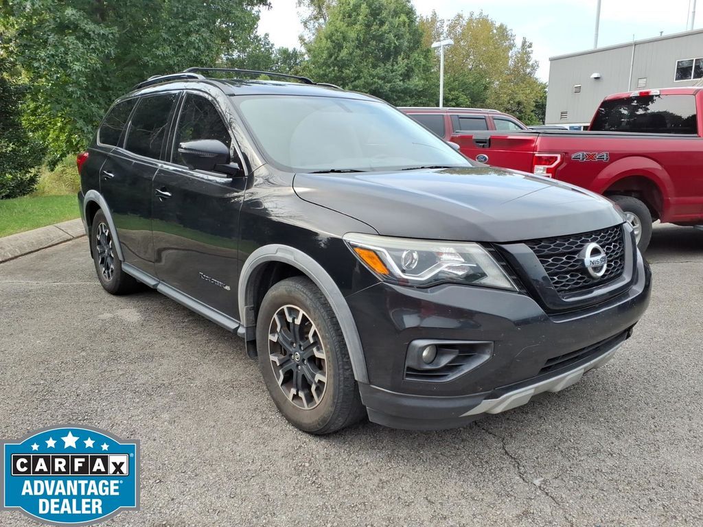2020 Nissan Pathfinder SL — photo 1 of 6